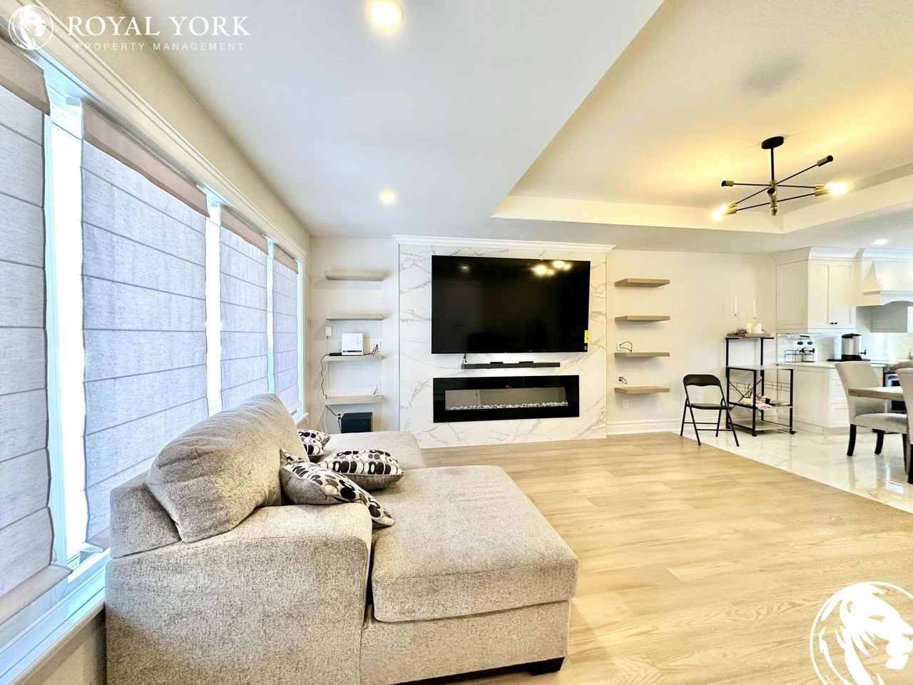 837 Glen St - Photo 2 of 24