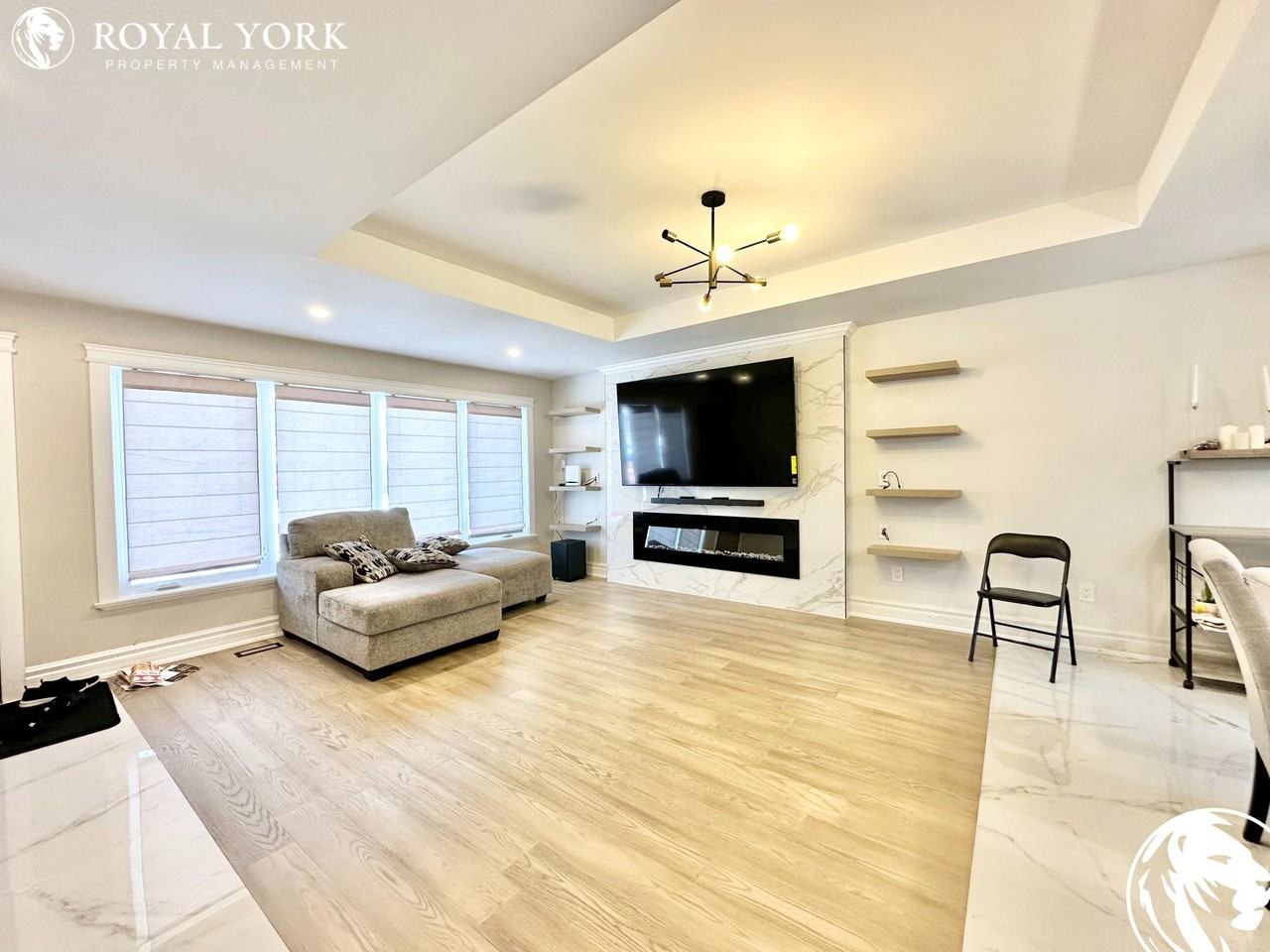 837 Glen St - Photo 3 of 24