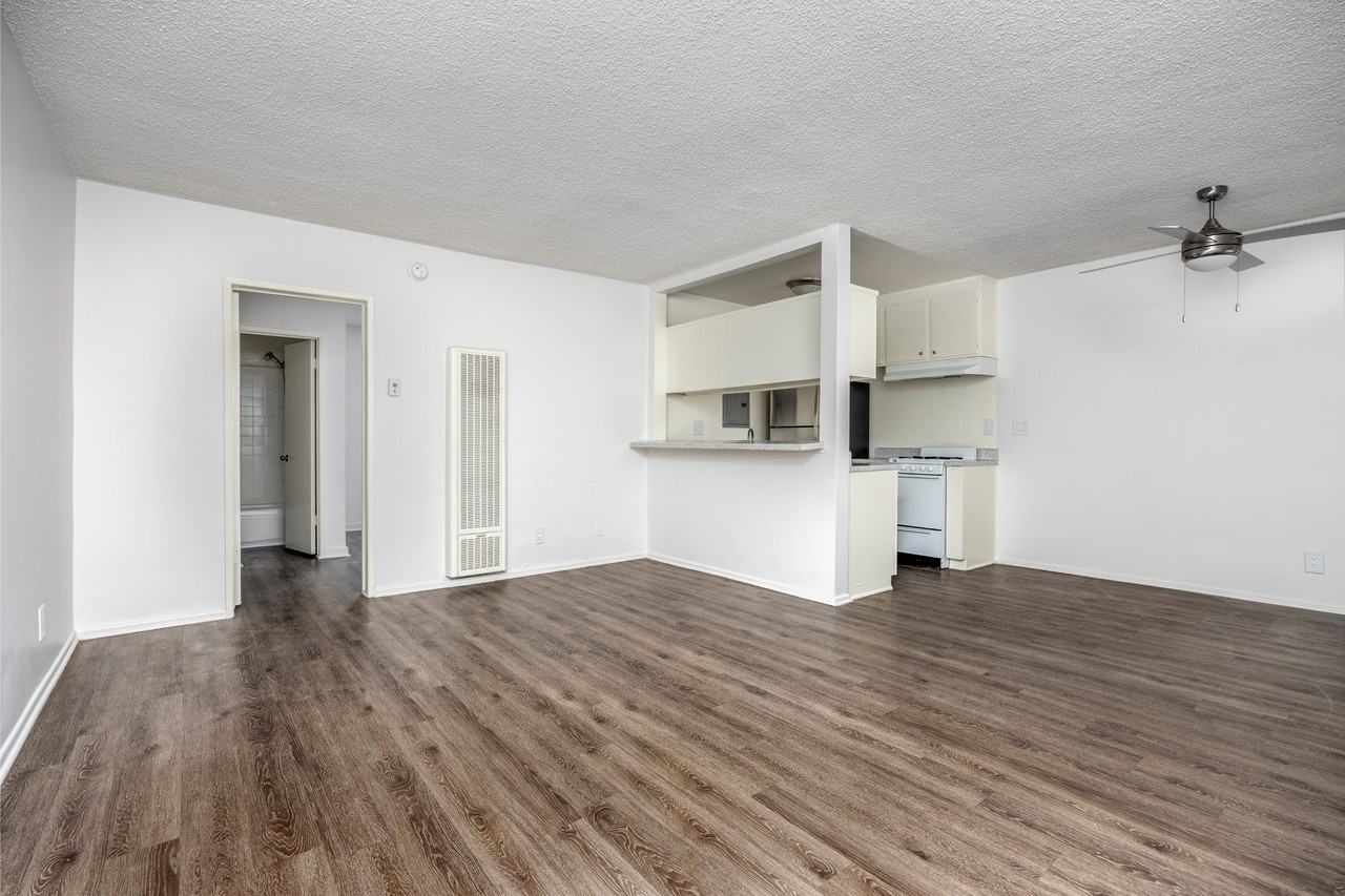 Vanowen Plaza - Photo 5 of 18