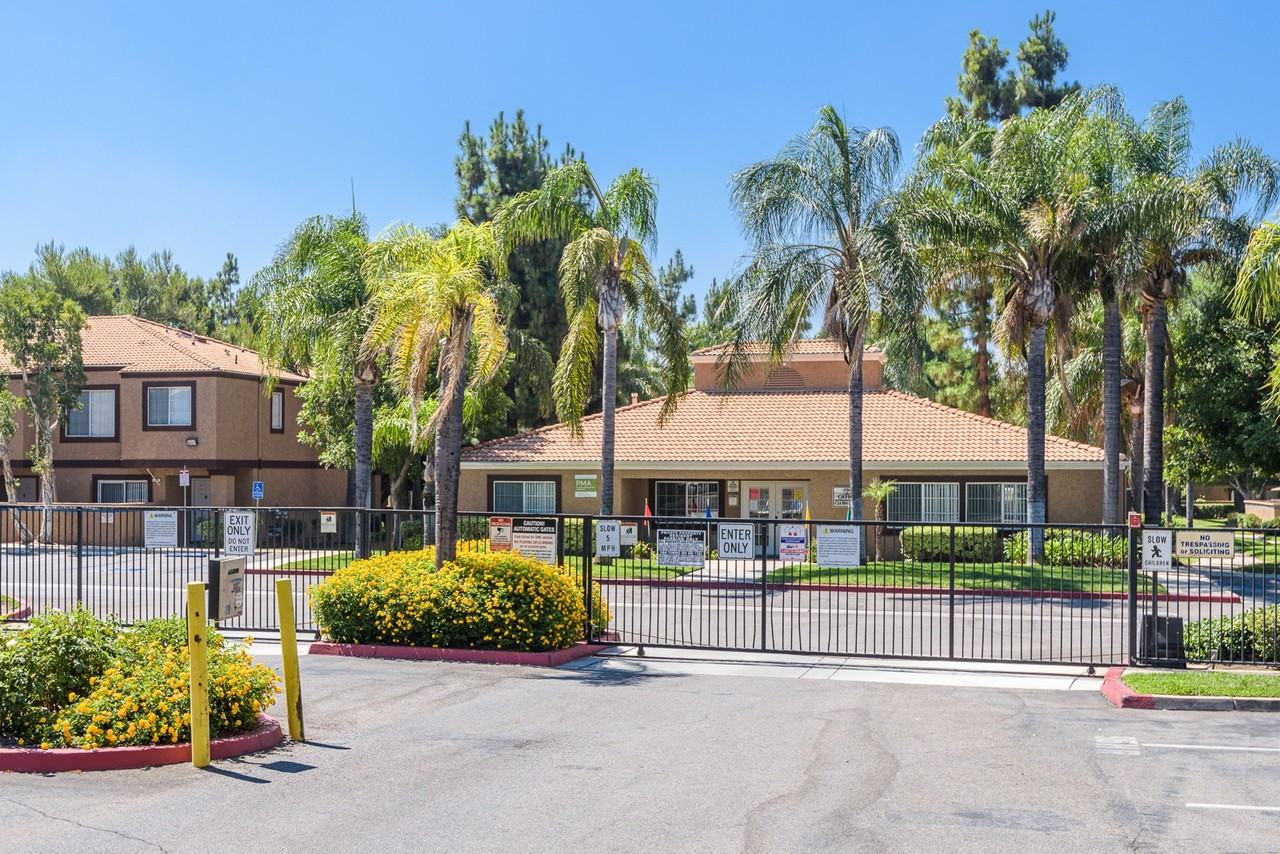 Oasis Townhomes - Photo 2 of 48