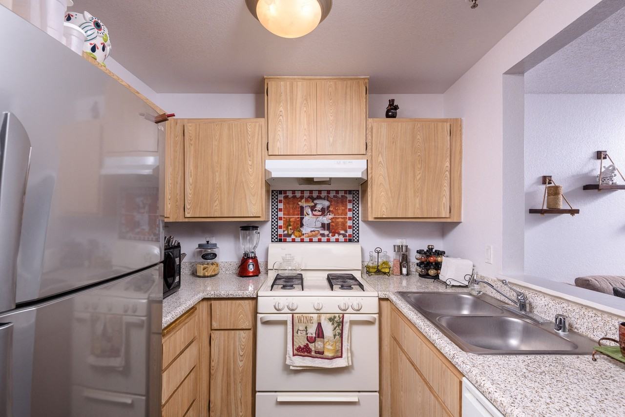 Oasis Townhomes - Photo 5 of 17