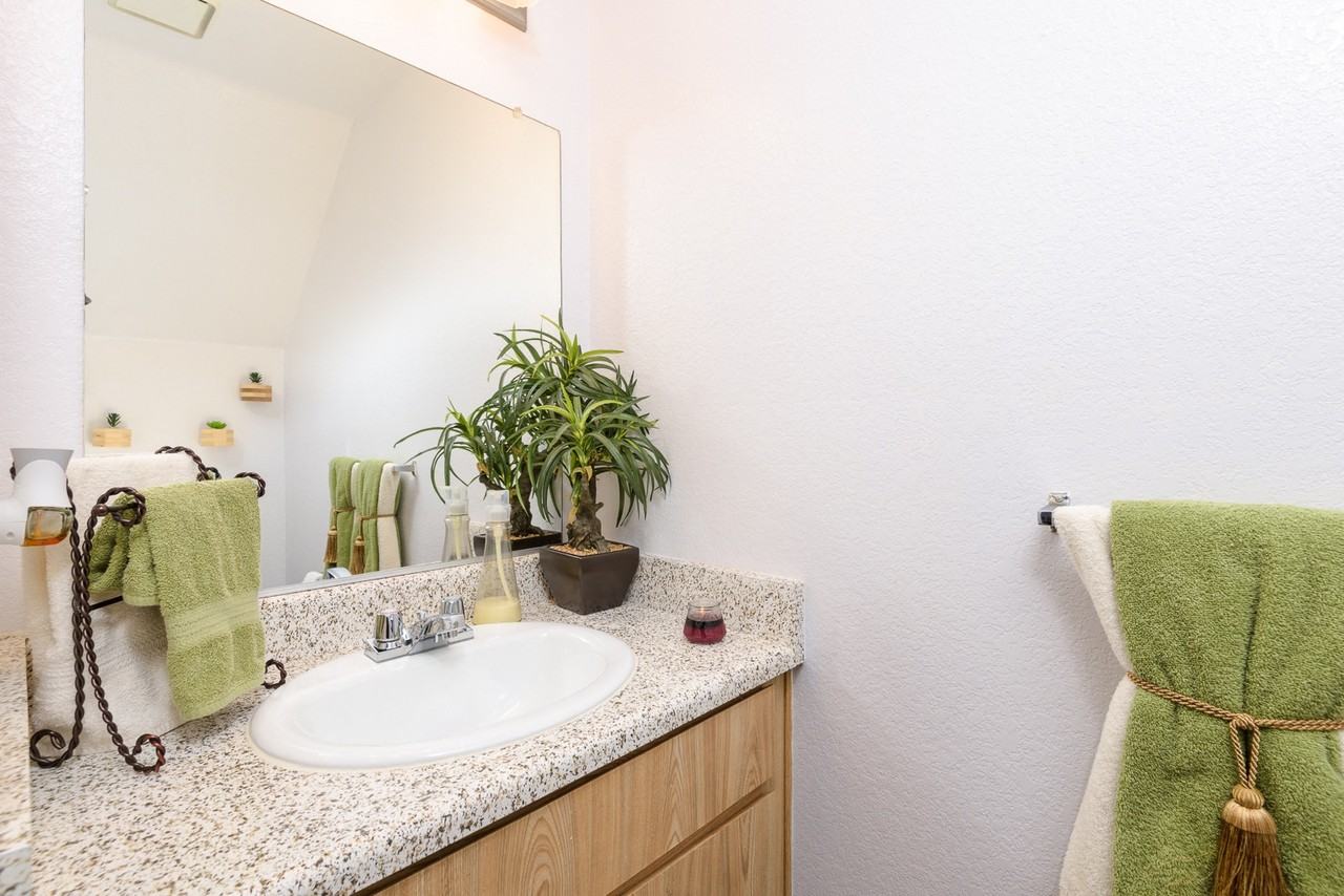 Oasis Townhomes - Photo 6 of 17