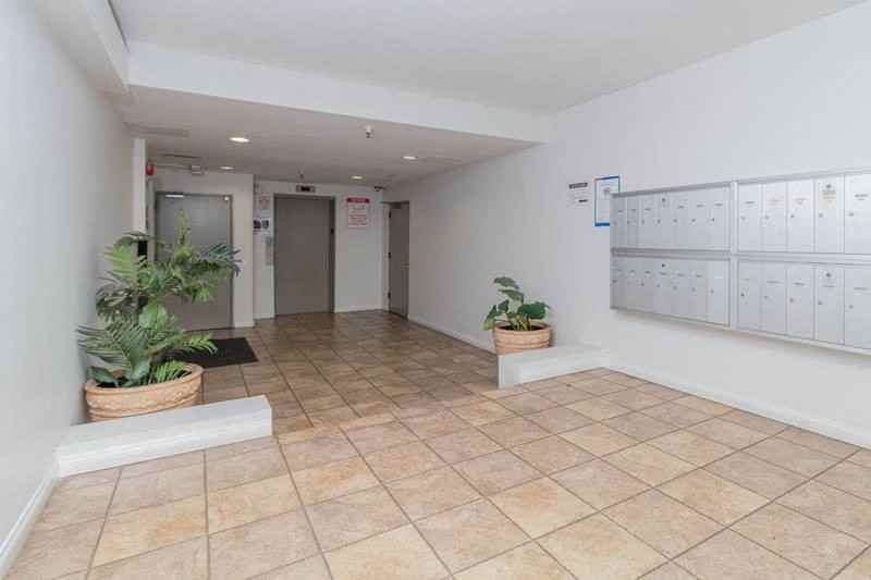 D69--2611 S. Portland Street - Photo 4 of 17