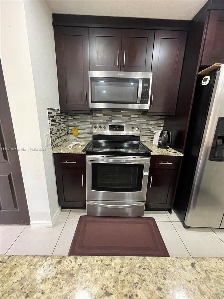 12317 Nw 11th St - Photo 3 of 8