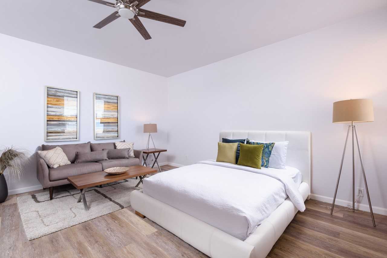 The St. Charles - Photo 4 of 12