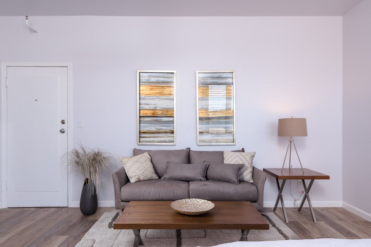 The St. Charles - Photo 5 of 12