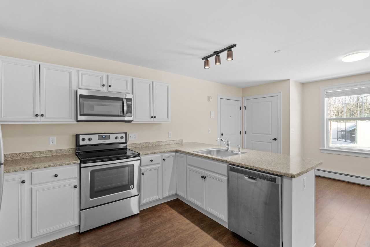 Cumberland Foreside Village Apartments - Photo 5 of 27