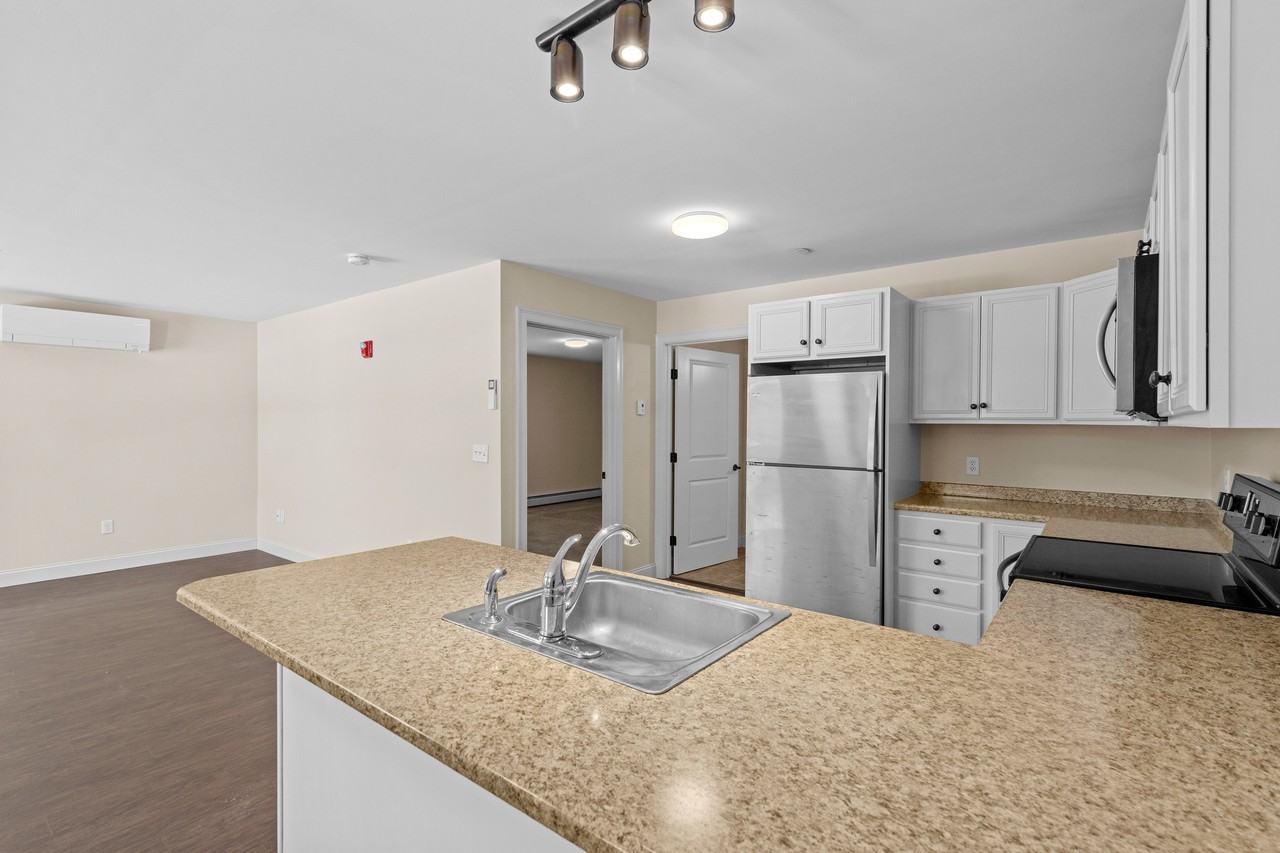 Cumberland Foreside Village Apartments - Photo 7 of 27