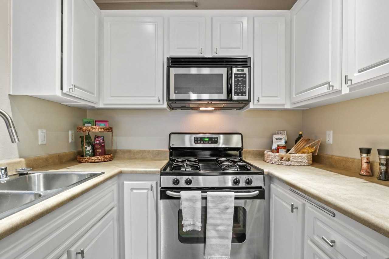 Madison Hancock Park Apartments 627 N Rossmore Ave, Los Angeles, CA