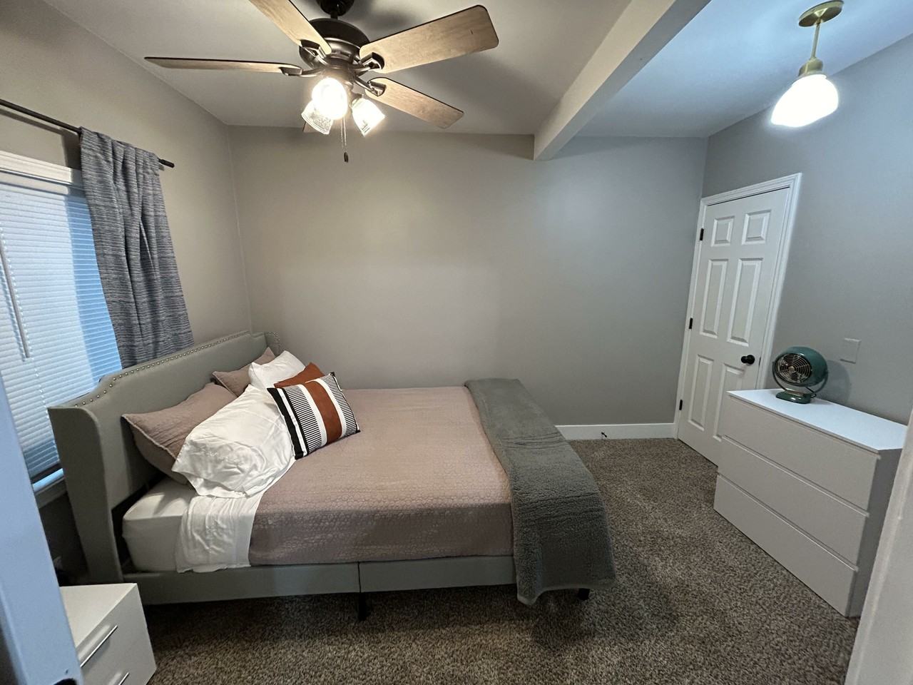 619 Charles Ave Se - Photo 5 of 21