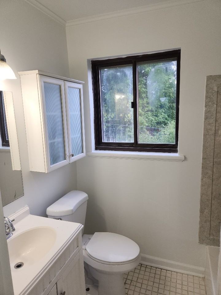 1243 Alabama Avenue Southeast #B - Photo 5 of 10