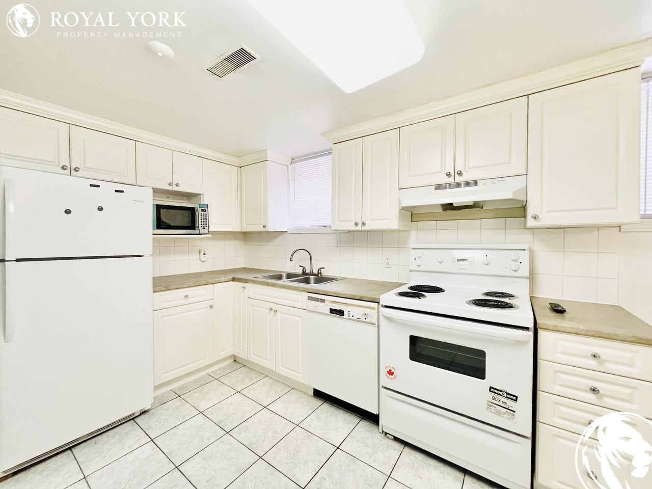 7031 Chigwel Crt - Photo 2 of 33