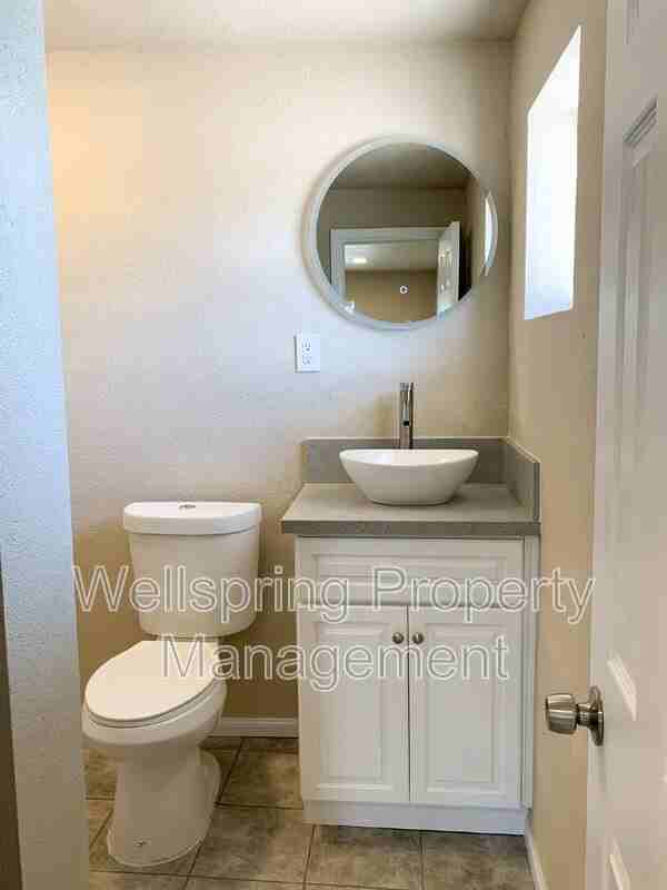 419 S Sanders St - Photo 3 of 10
