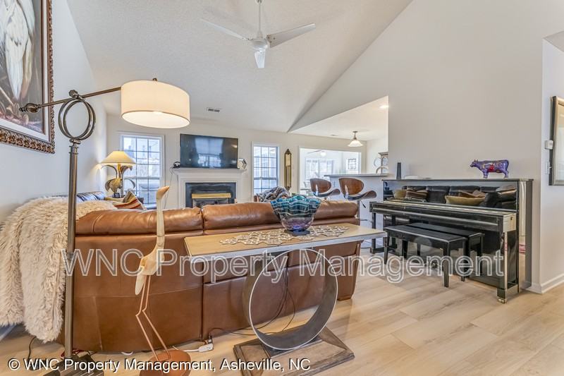 139 N Sunberry Trl - Photo 2 of 24