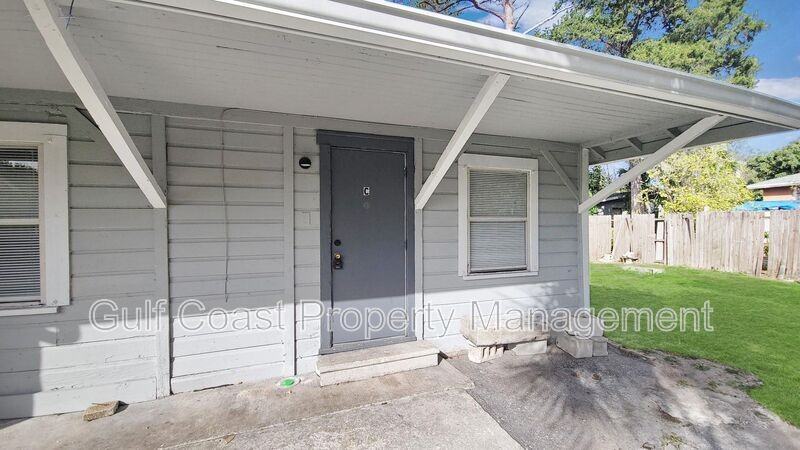 2127 13th St W #C - Photo 2 of 7