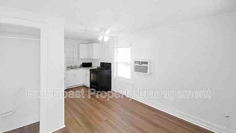 2127 13th St W #C - Photo 4 of 7