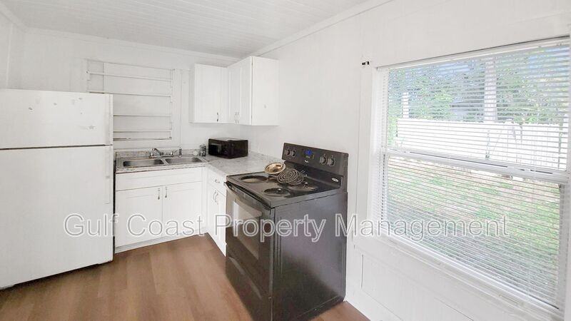 2127 13th St W #C - Photo 5 of 7