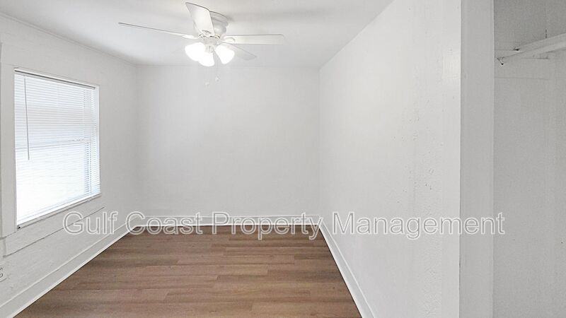 2127 13th St W #C - Photo 6 of 7