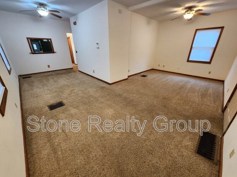 1809 South Center Street - Photo 3 of 12