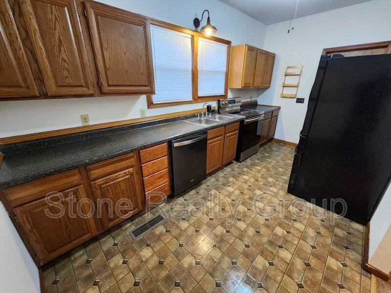 1809 South Center Street - Photo 4 of 12