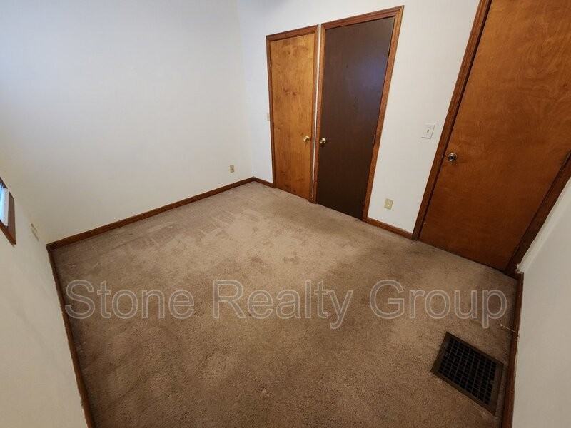 1809 South Center Street - Photo 5 of 12