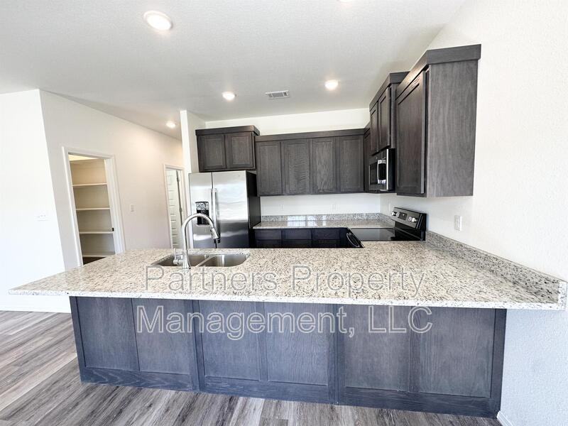 940 S Amarillo Ave - Photo 5 of 26