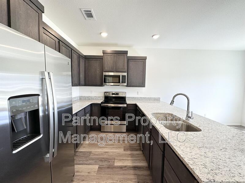 940 S Amarillo Ave - Photo 7 of 26