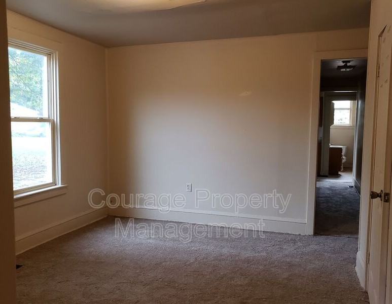 1206 Grand Central Ave #B - Photo 3 of 19