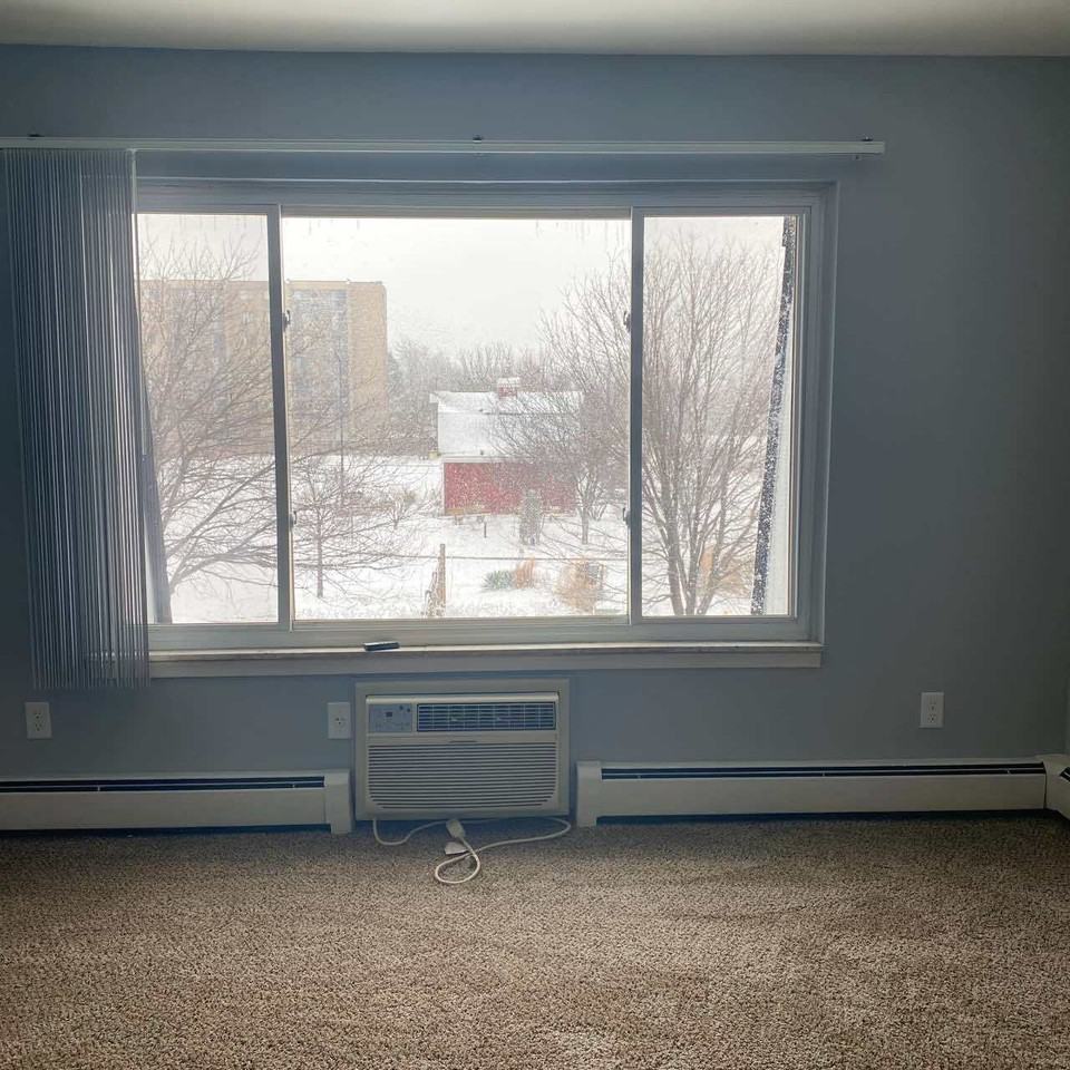 RIVER NORTH VILLAGE Apartments 135137 North River Road, Mount