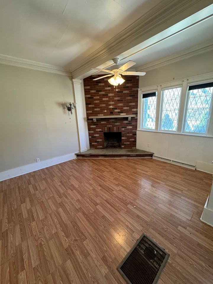 160 South Wade Avenue - Photo 3 of 18