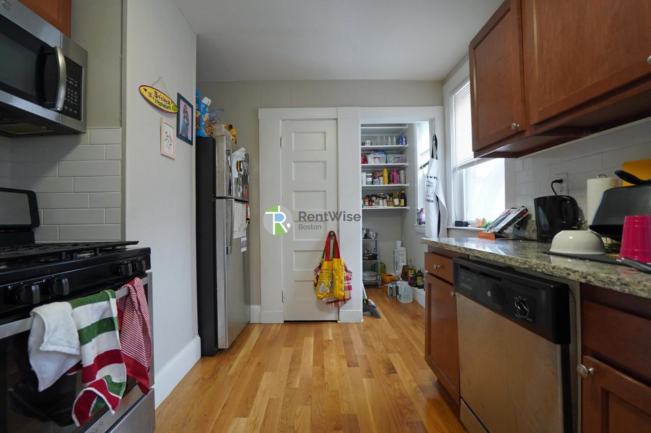 3 Ashford Ct #3 - Photo 5 of 24