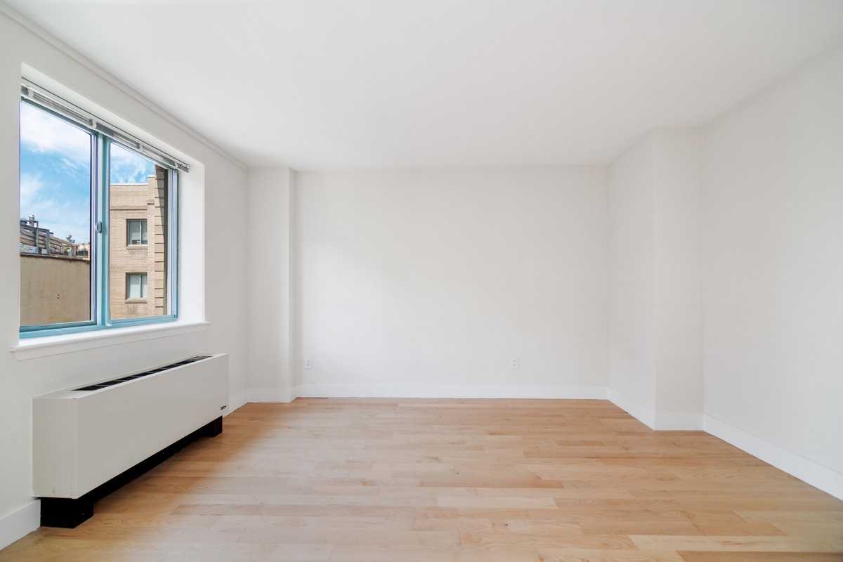 100 Jane St - Photo 2 of 8