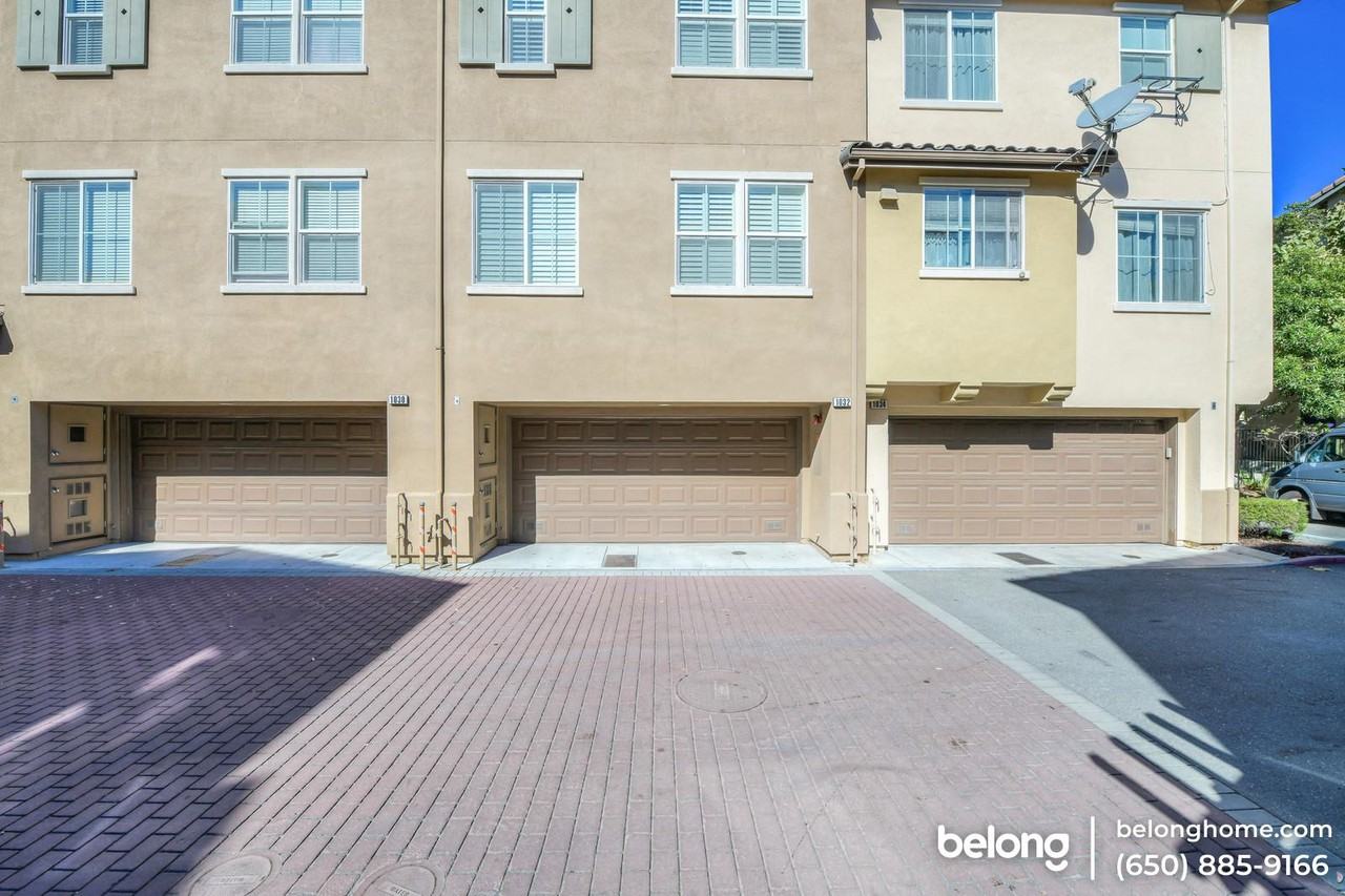 1032 Jena Ter - Photo 3 of 32