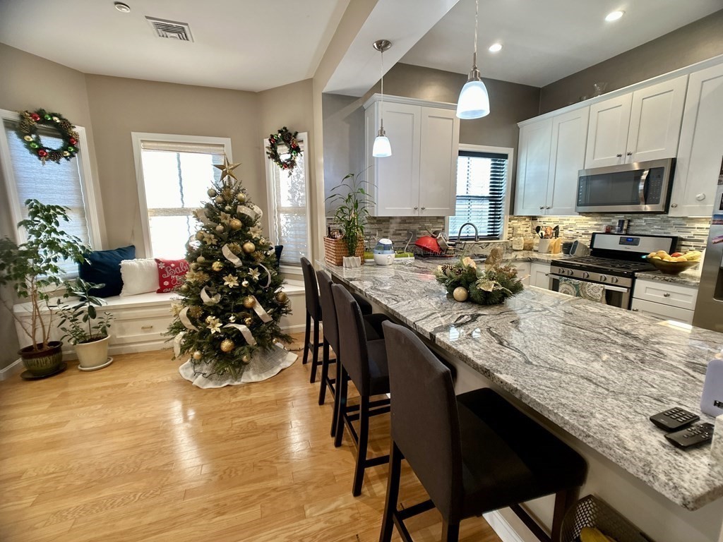 118 Arlington St #1 - Photo 3 of 17
