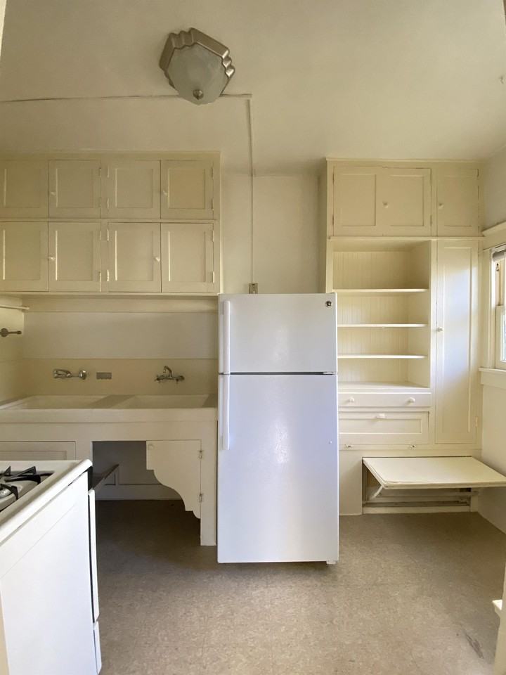 1035 E Broadway #4 - Photo 3 of 6