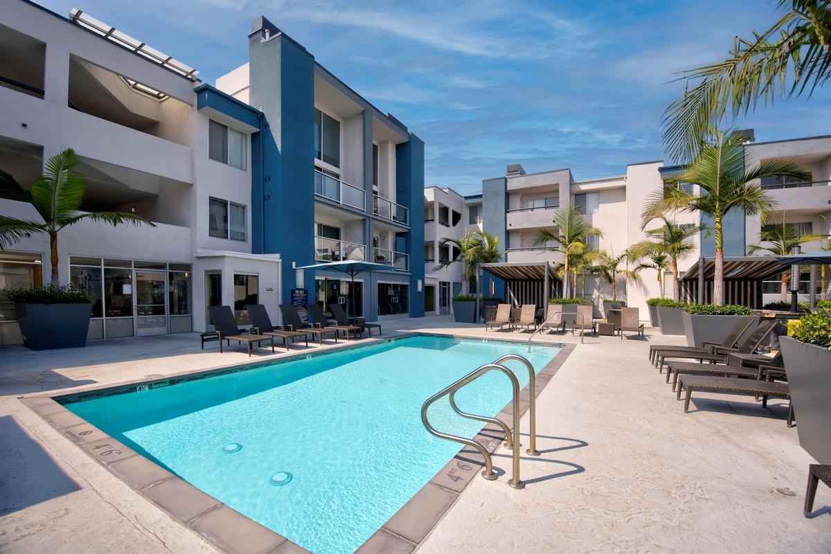 1274 N Crescent Heights Blvd - Photo 2 of 35