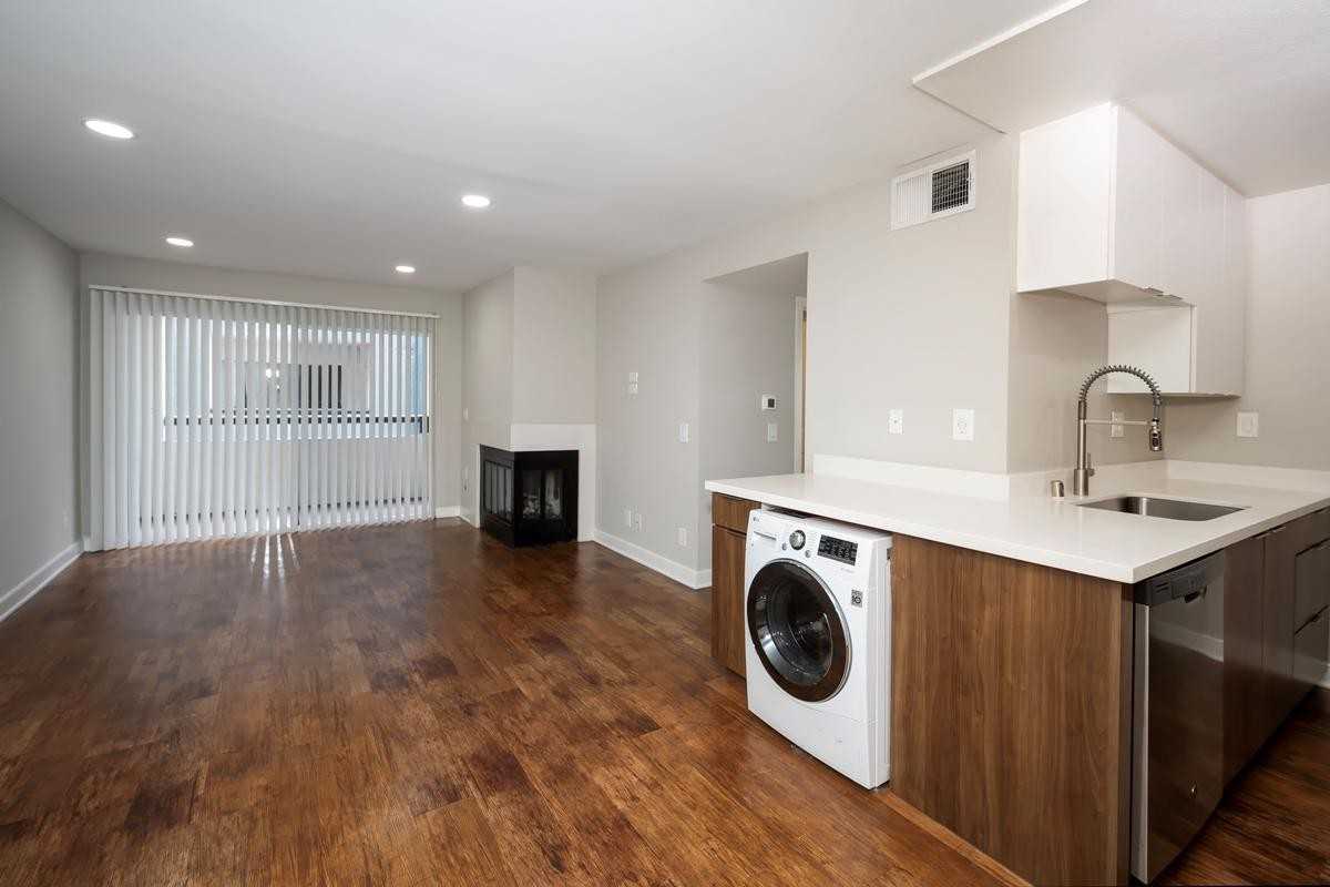 1274 N Crescent Heights Blvd - Photo 6 of 35