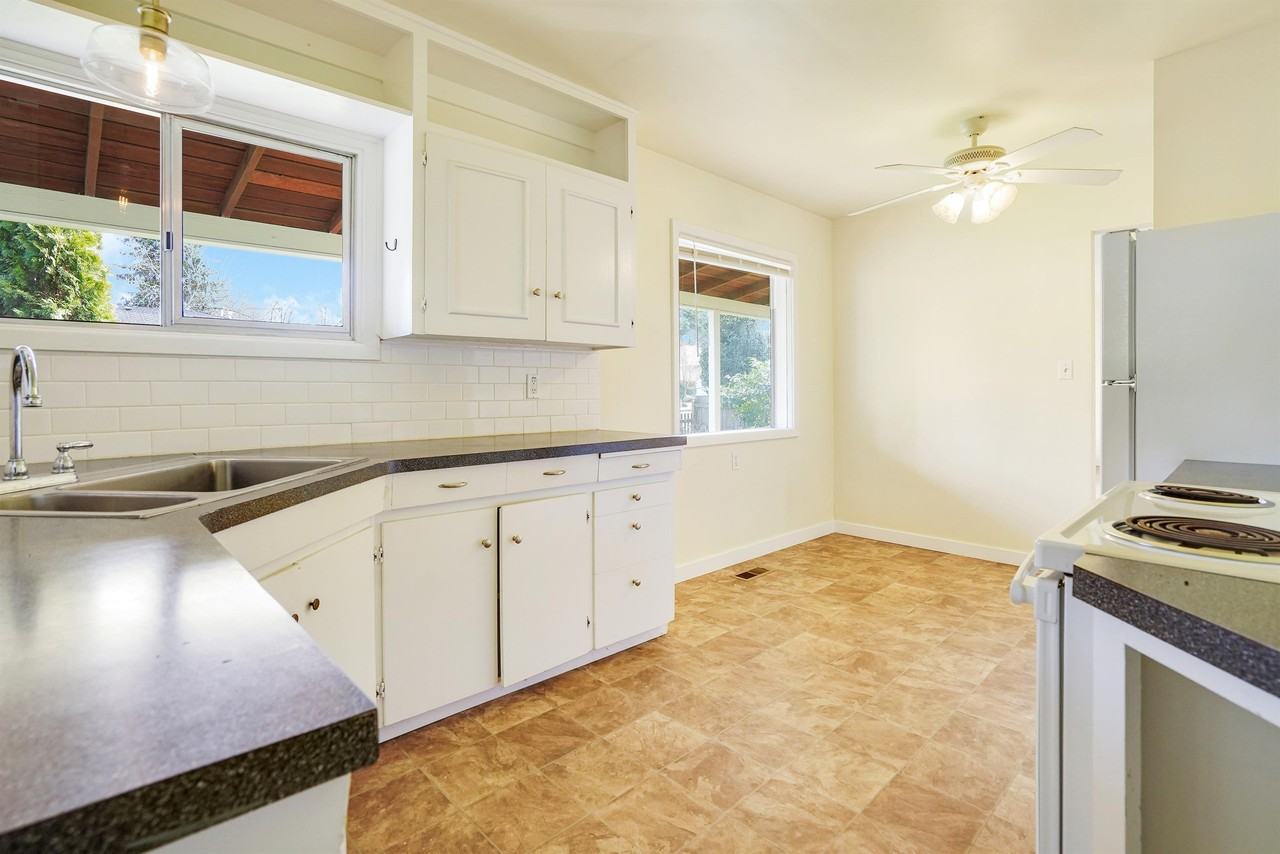 4275 Lilly Ave Se - Photo 3 of 34