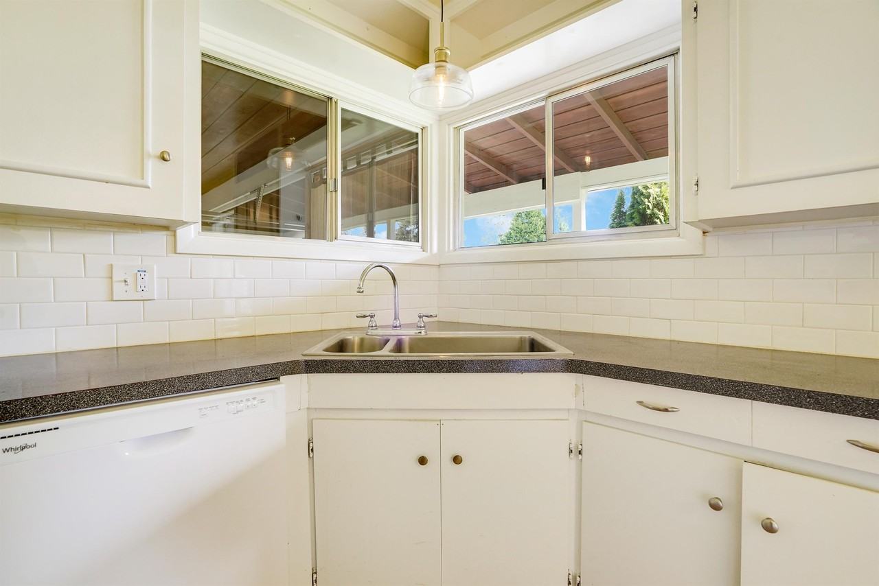 4275 Lilly Ave Se - Photo 2 of 34