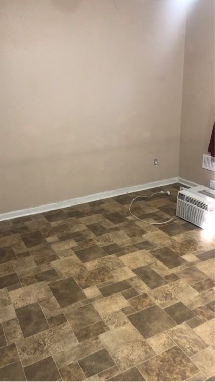 716 W Oak St - Photo 3 of 5