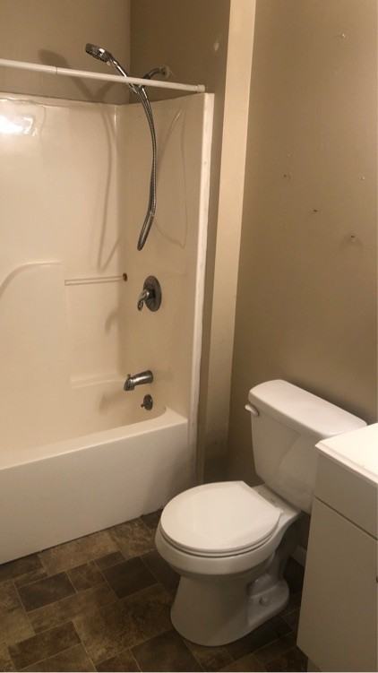 716 W Oak St - Photo 2 of 5