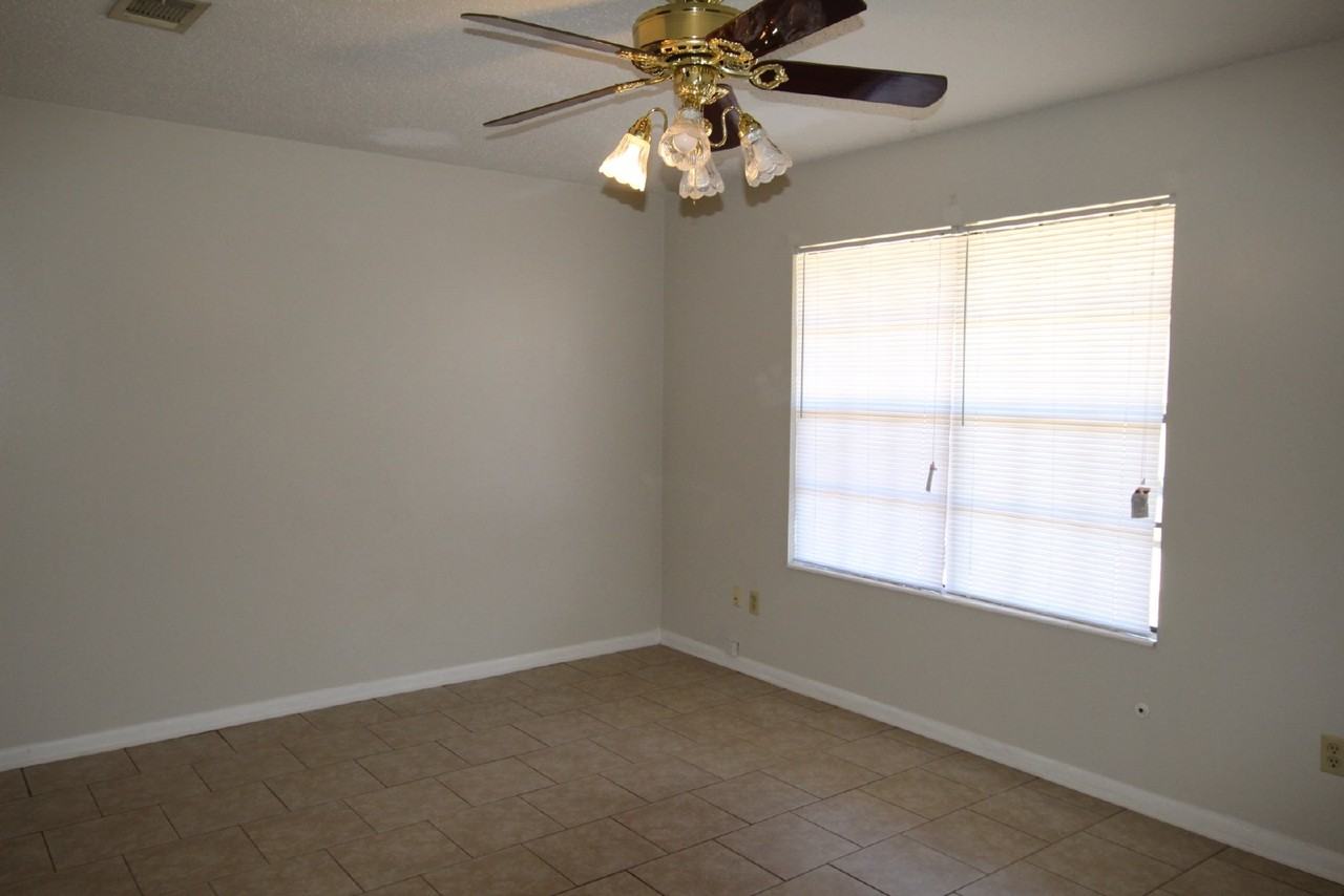 4611 Bridgedale Rd - Photo 2 of 17