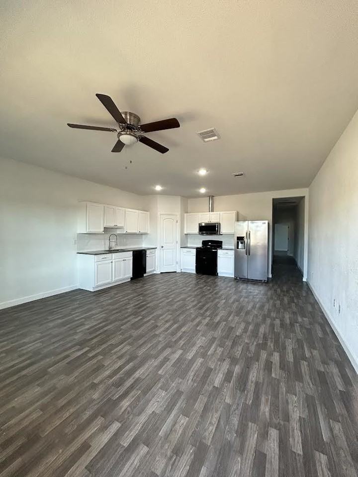 508 Freemont #A - Photo 2 of 15
