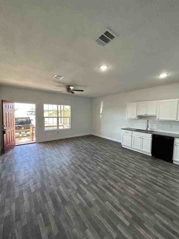 508 Freemont #A - Photo 3 of 15