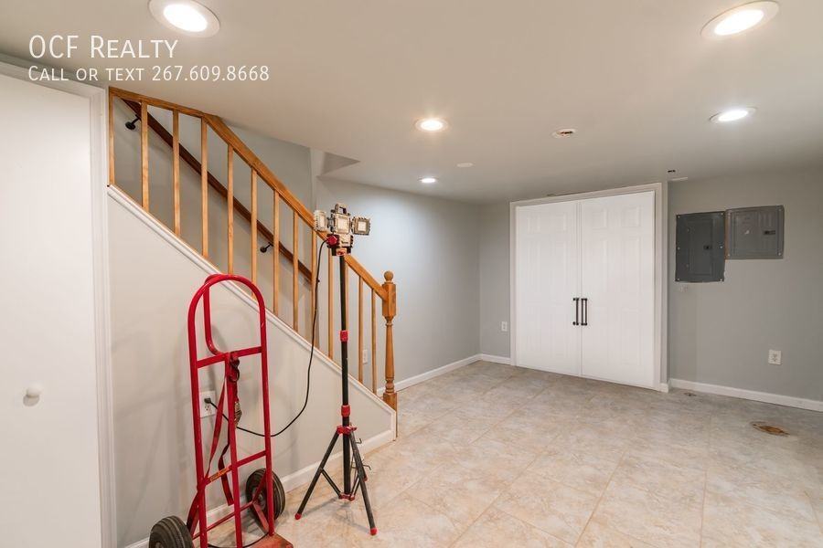 1637 South St #1R - Photo 2 of 9