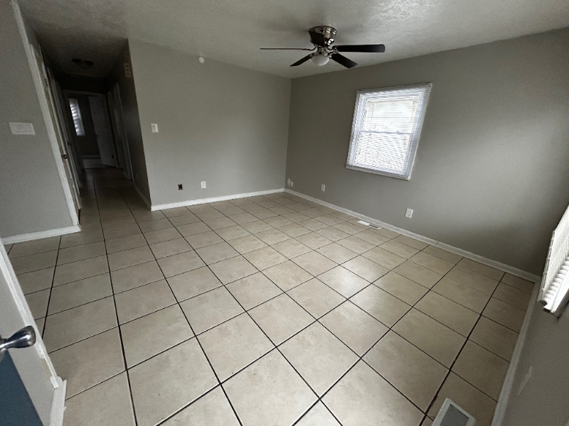 1422 W 35th St - Photo 2 of 12