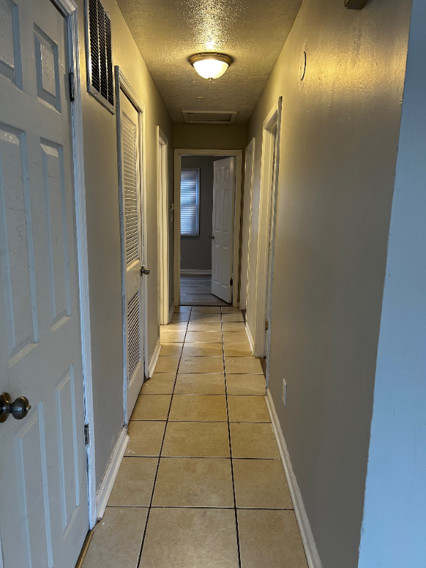 1422 W 35th St - Photo 7 of 12