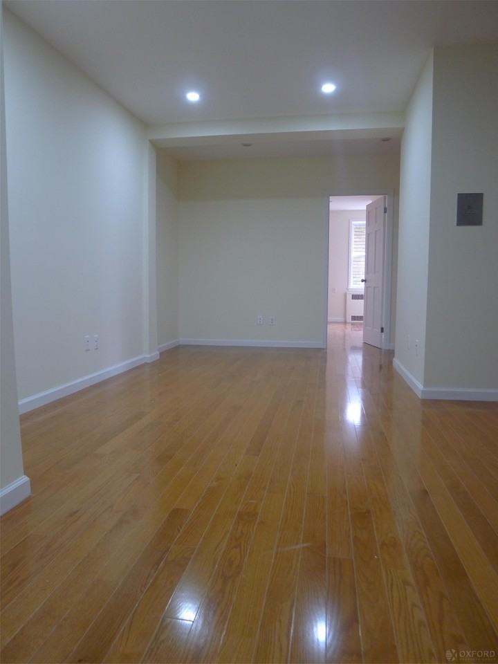 43-31 Ithaca St - Photo 2 of 10