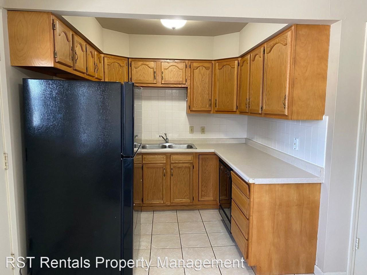 Jersey and Eisenhower Apartments in Dimmitt's Grove, Bloomington, IL