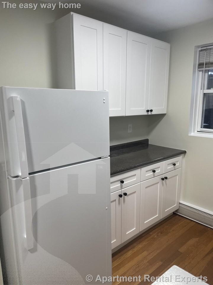 402 Highland Ave #4 - Photo 2 of 7